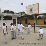 La cancha de basket triunfa durante el recreo