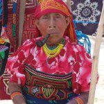 Mujer kuna con su traje tradicional (extraida de la red)