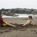Compartiendo juegos en la playa