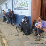 Esperando en bus para La Flor en Cartago Esperando en bus para La Flor en Cartago