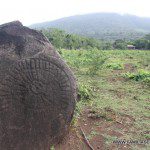 La isla está salpicada de petroglifos