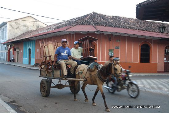 Muchas-familias-siguen-usando-el-carro-de-caballo-como-medio-de-transporte.jpg