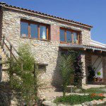 Fachada de Les Esplanes con su apartamento anexo