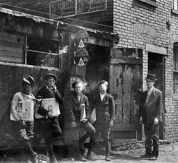 1910_Niños_vendedores_periodicos