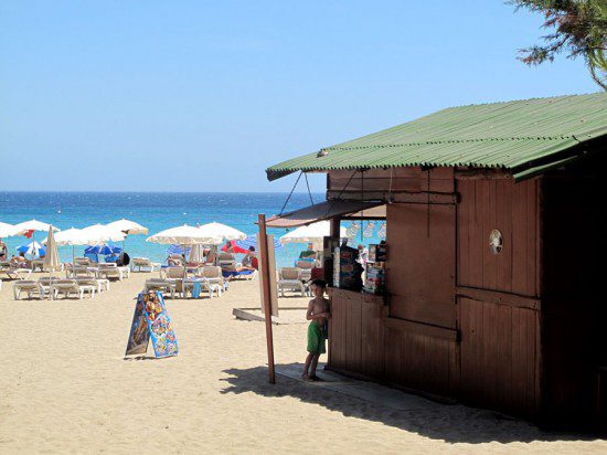 Cala LLenya, playa familiar perfecta en Ibiza