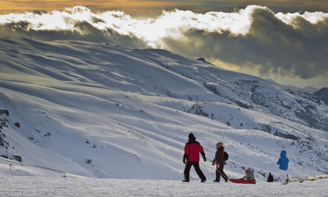 Sierra Nevada estación de esquí con niños