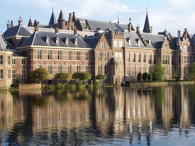 Binnenhof, el Parlamento holandés, en La Haya. Foto: Wikipedia Commons. 