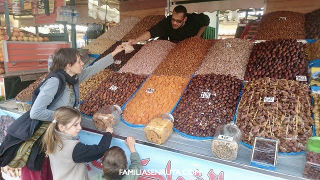 Jmaa Fna Marrakech con niños