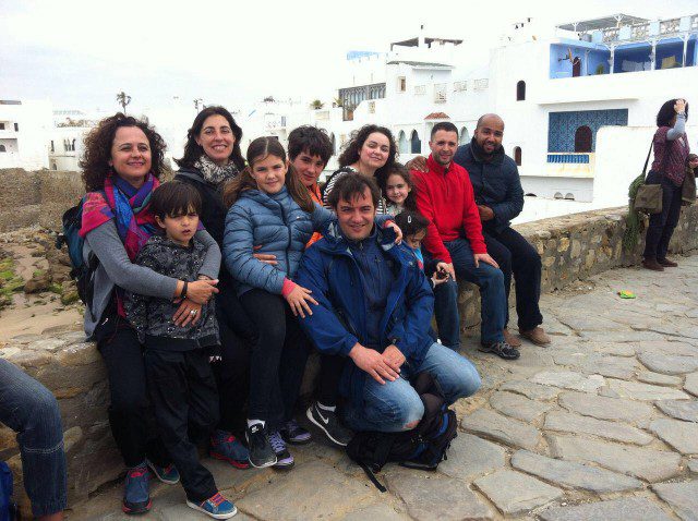 Grupo de familias viajeras en Asilha