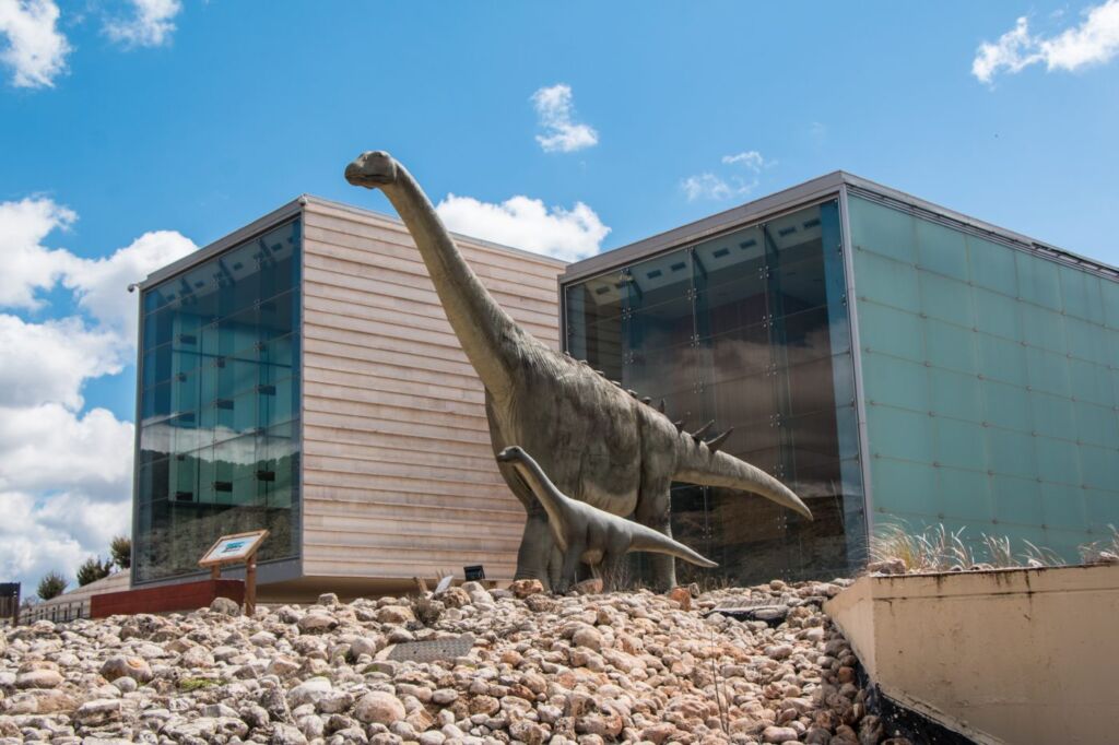 La Ruta de los Dinosaurios te permitirá recorrer el Mesozoico de la Serranía de Cuenca, descubriendo cómo cambió el paisaje durante los 187 millones de años que duró la Era de los Dinosaurios.