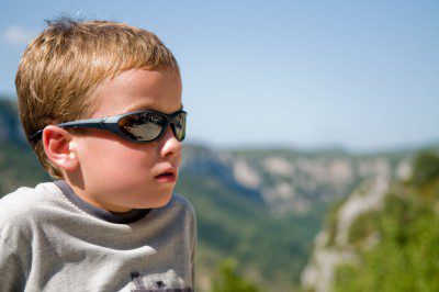 Como proteger los ojos de los niños en la montaña