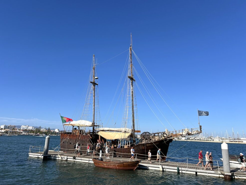 Barco pirata por el Algarve