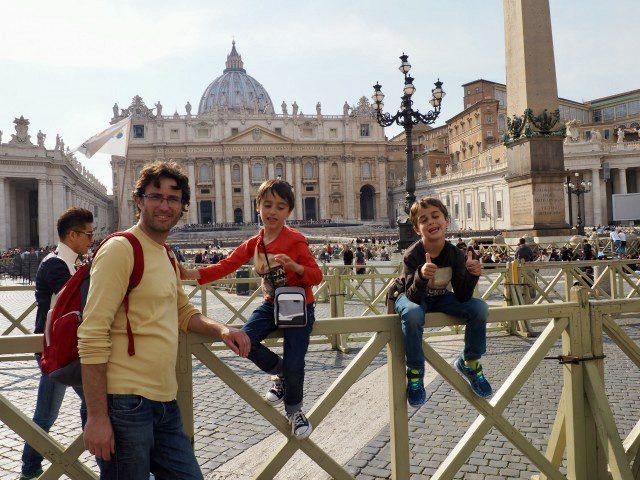 Vaticano con niños