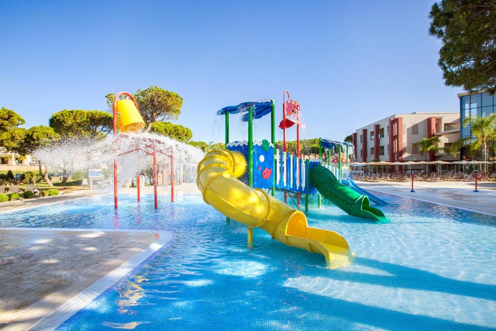 hoteles con toboganes andalucia