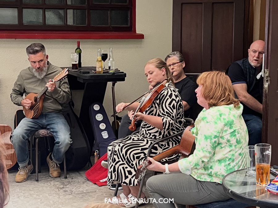 Irlanda en familia pubs y música