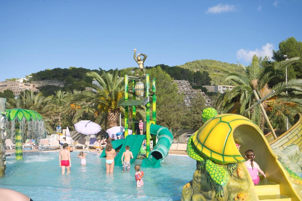 donde alojarse en Ibiza con niños