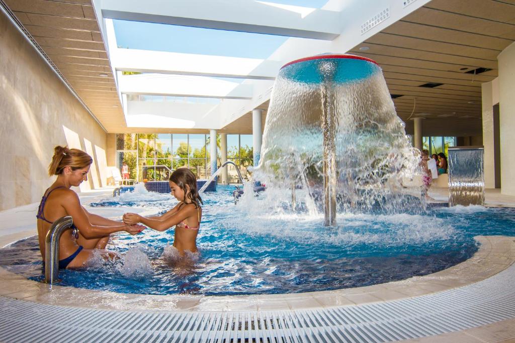 Hoteles con piscina climatizada para niños