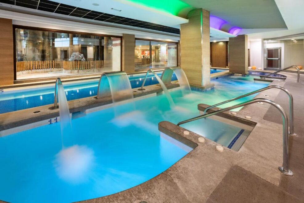 Hoteles con piscina climatizada para niños